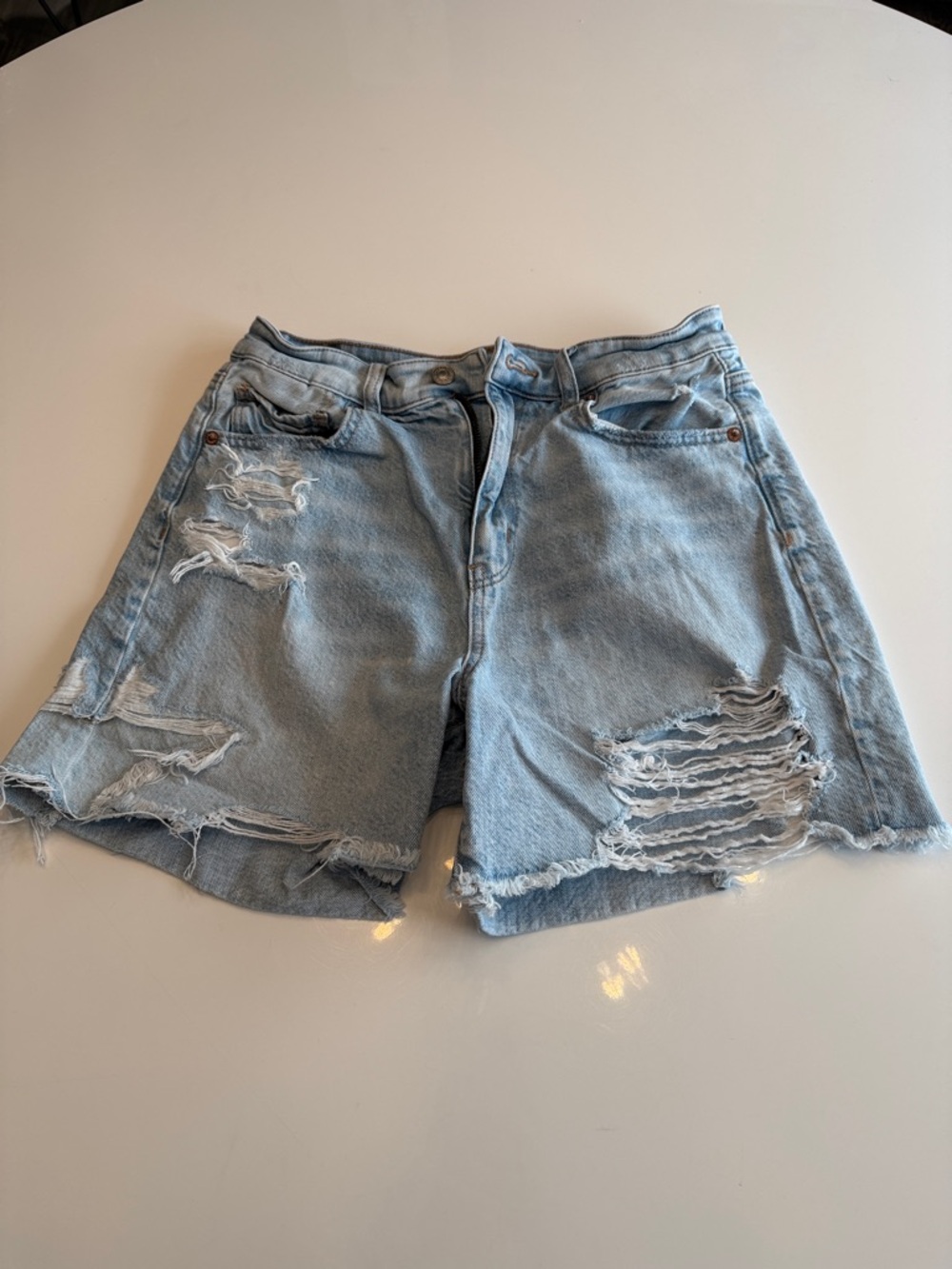 American Eagle Light Wash Distressed Denim Women’s Shorts US6